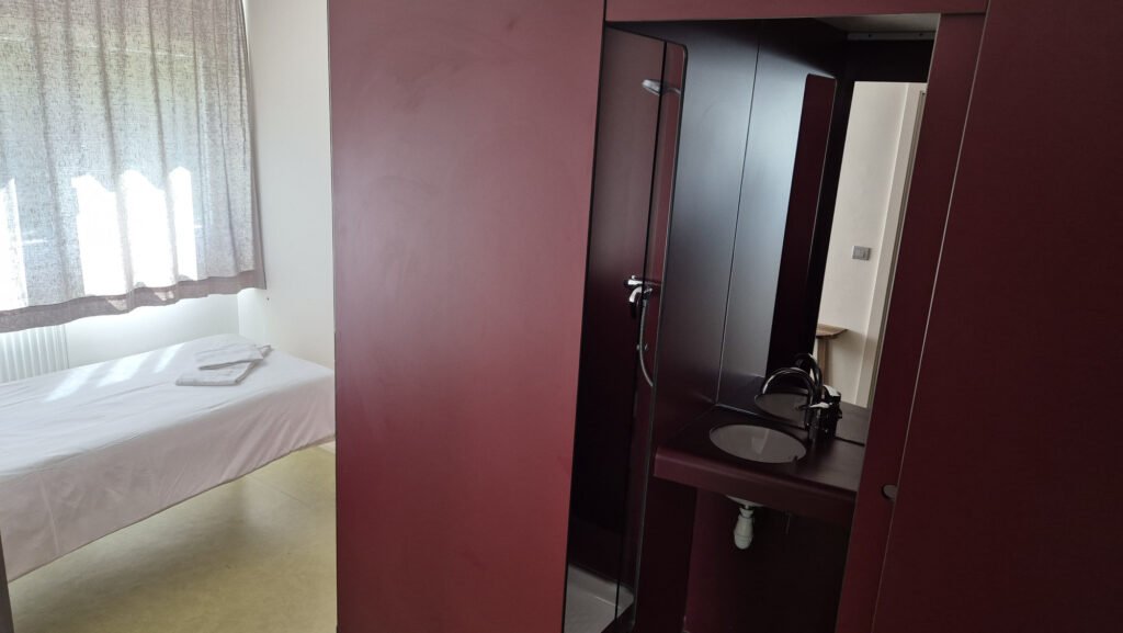 Single room with bathroom